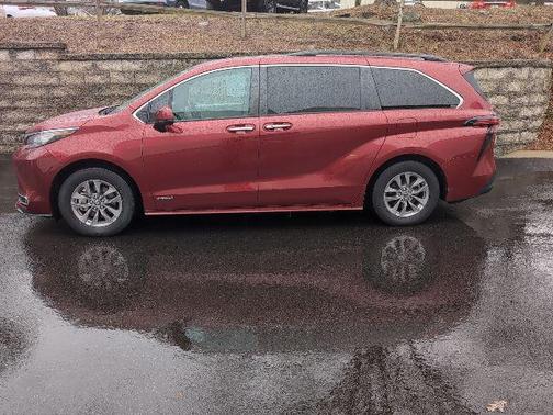 2021 Toyota Sienna XLE 7 Passenger