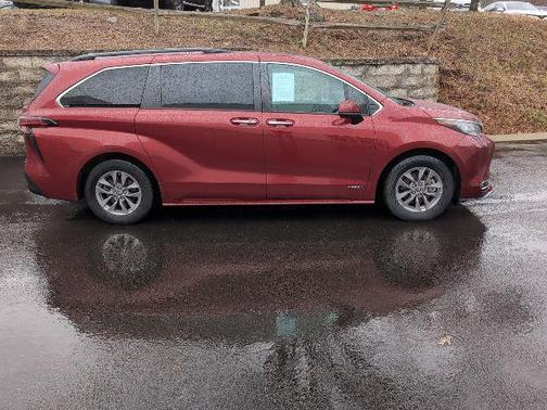 2021 Toyota Sienna XLE 7 Passenger