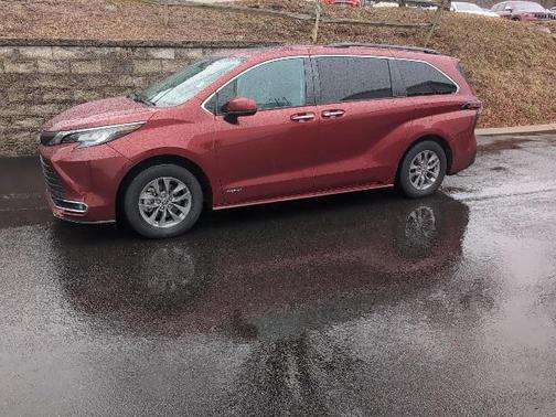 2021 Toyota Sienna XLE 7 Passenger