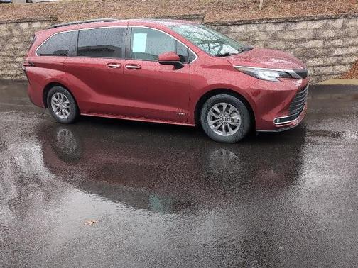 2021 Toyota Sienna XLE 7 Passenger