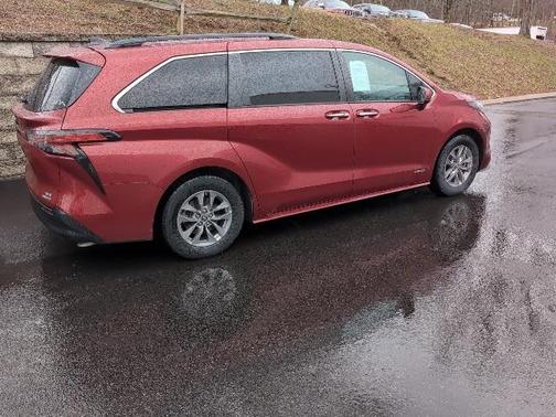 2021 Toyota Sienna XLE 7 Passenger
