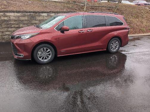 2021 Toyota Sienna XLE 7 Passenger
