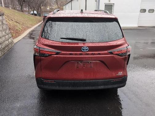 2021 Toyota Sienna XLE 7 Passenger