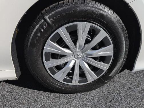 2018 Toyota Camry Hybrid LE