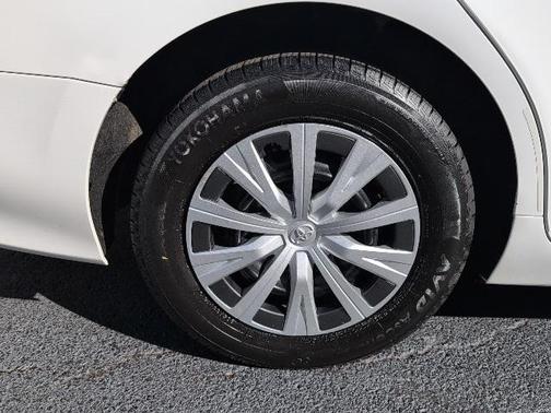 2018 Toyota Camry Hybrid LE