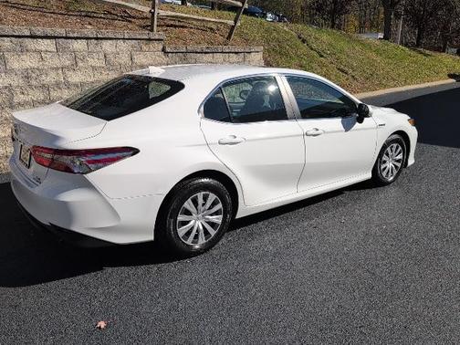 2018 Toyota Camry Hybrid LE