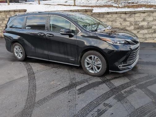 2021 Toyota Sienna Platinum 7 Passenger