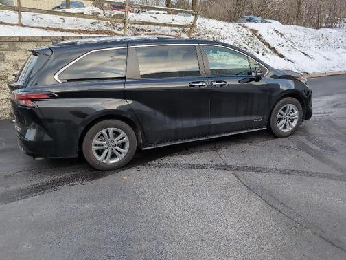 2021 Toyota Sienna Platinum 7 Passenger