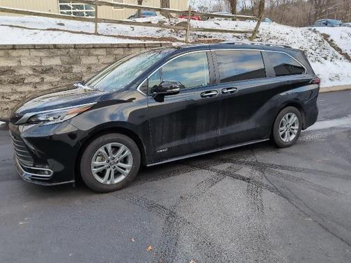 2021 Toyota Sienna Platinum 7 Passenger