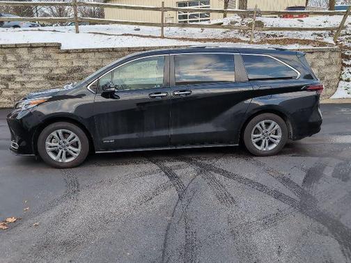 2021 Toyota Sienna Platinum 7 Passenger