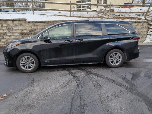 2021 Toyota Sienna Platinum 7 Passenger