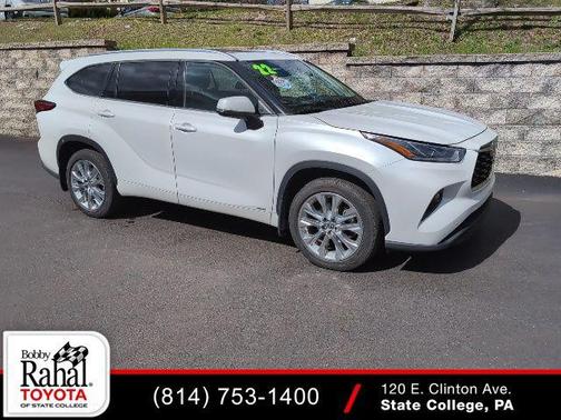 Wind Chill Pearl 2022 Toyota Highlander Hybrid Limited