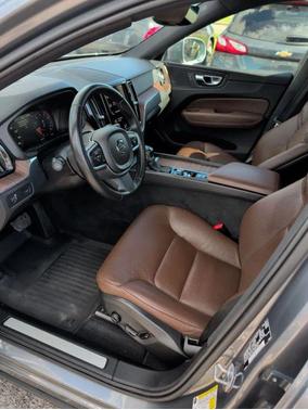 2021 Volvo XC60 T5 Momentum