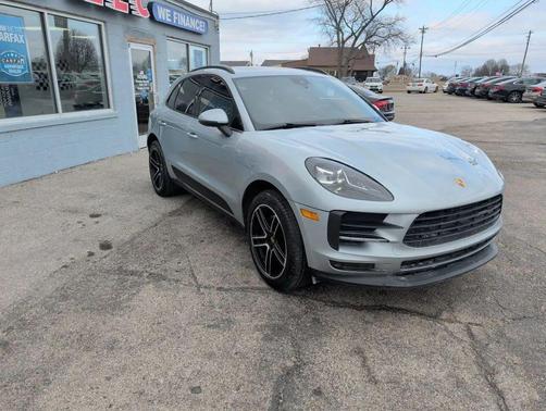 2021 Porsche Macan Sport Utility 4D