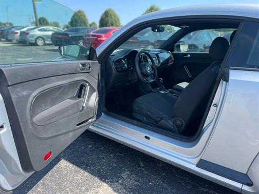 2012 Volkswagen Beetle Base