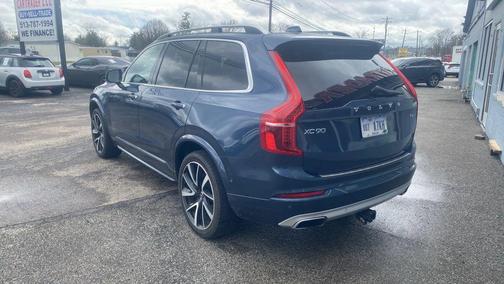 2018 Volvo XC90 T6 Momentum