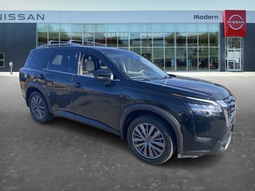 2022 Nissan Pathfinder SL
