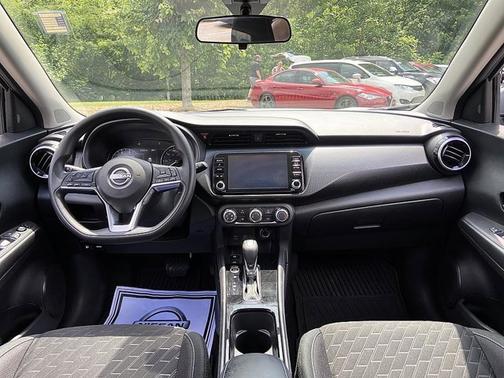 Boulder Gray Metallic 2024 Nissan Kicks SV