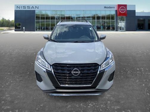 Boulder Gray Metallic 2024 Nissan Kicks SV