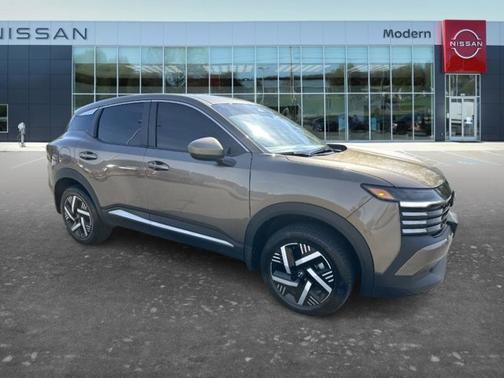 Canyon Bronze M 2025 Nissan Kicks SV