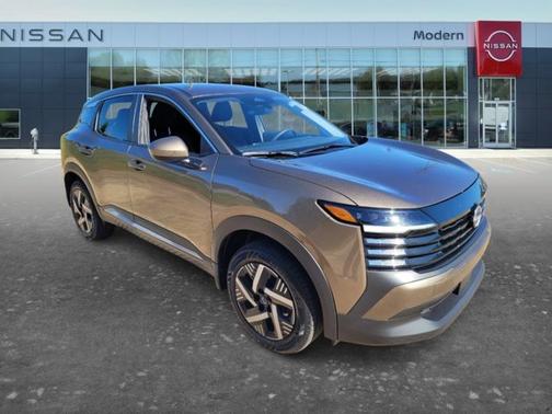 Canyon Bronze M 2025 Nissan Kicks SV