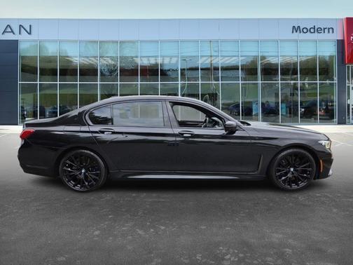 2021 BMW 750 i xDrive