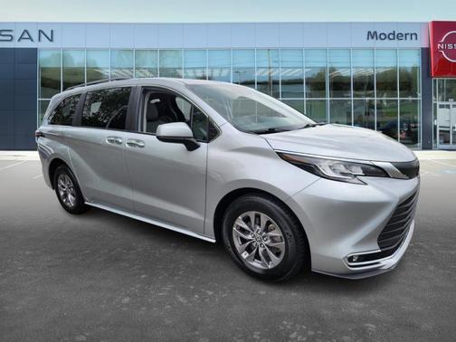 2023 Toyota Sienna XLE