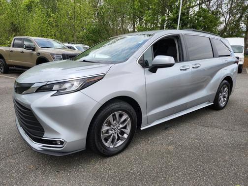 2023 Toyota Sienna XLE