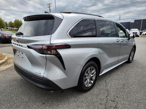 2023 Toyota Sienna XLE