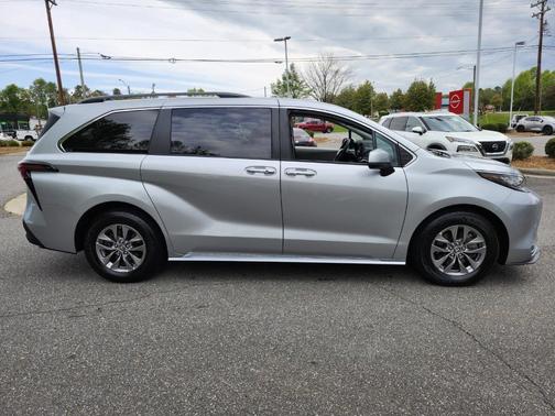 2023 Toyota Sienna XLE