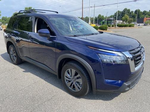 Deep Ocean Blue 2025 Nissan Pathfinder SV