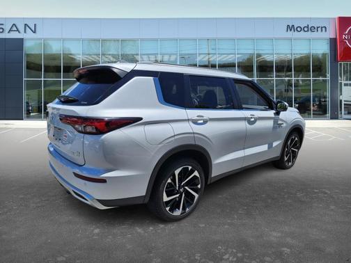 2024 Mitsubishi Outlander PHEV SE