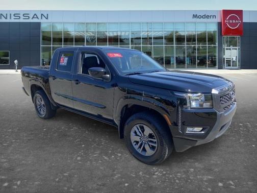 Black 2025 Nissan Frontier SV