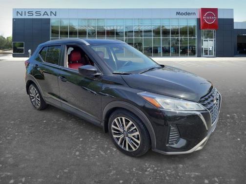 Super Black 2023 Nissan Kicks SV