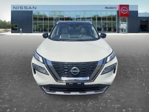 2 Tone White / Black Roof 2023 Nissan Rogue SL
