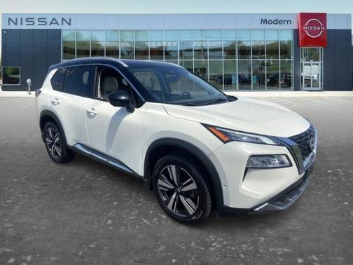 2 Tone White / Black Roof 2023 Nissan Rogue SL