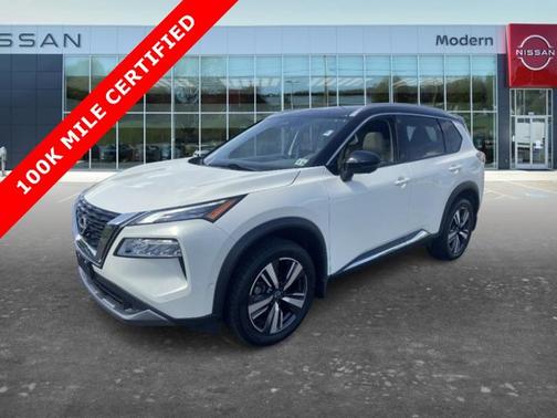 2 Tone White / Black Roof 2023 Nissan Rogue SL