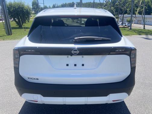 Fresh Powder 2025 Nissan Kicks SV