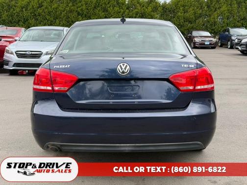 Night Blue Metallic 2014 Volkswagen Passat 1.8T Auto SE w/Sunroof & Nav