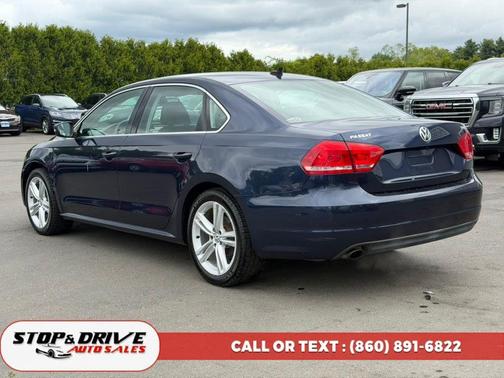 Night Blue Metallic 2014 Volkswagen Passat 1.8T Auto SE w/Sunroof & Nav