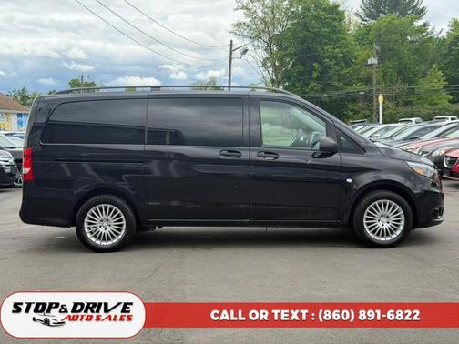 Obsidian Black Metallic 2017 Mercedes-Benz Metris Base
