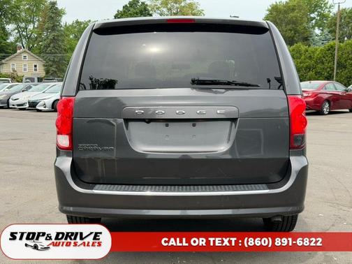 Granite Pearlcoat 2017 Dodge Grand Caravan SE