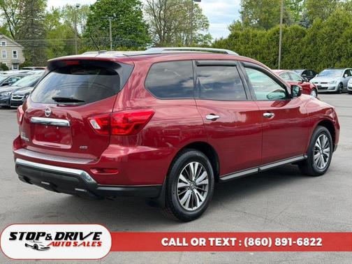 Cayenne Red Metallic 2017 Nissan Pathfinder SV