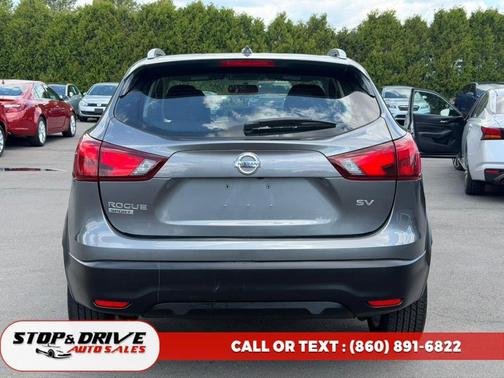 Gun Metallic 2018 Nissan Rogue Sport SV