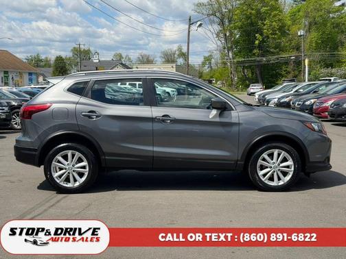Gun Metallic 2018 Nissan Rogue Sport SV