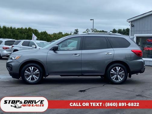 2017 Nissan Pathfinder SV