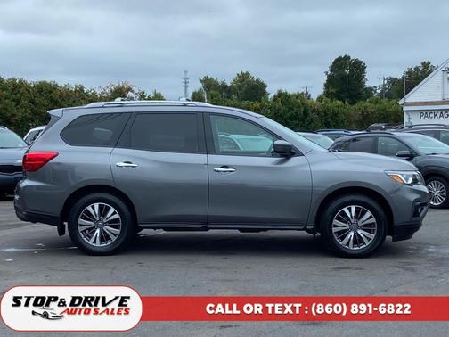 2017 Nissan Pathfinder SV