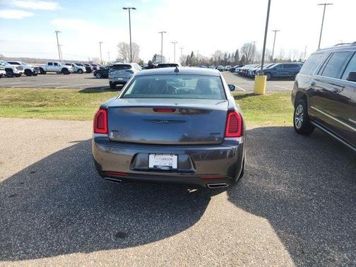 2022 Chrysler 300 Touring L