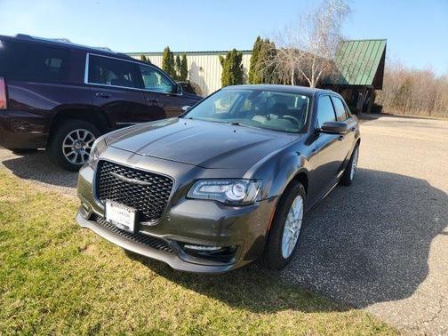 2022 Chrysler 300 Touring L