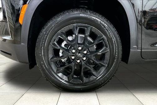 Mosaic Black Metallic 2026 Chevrolet Traverse LT